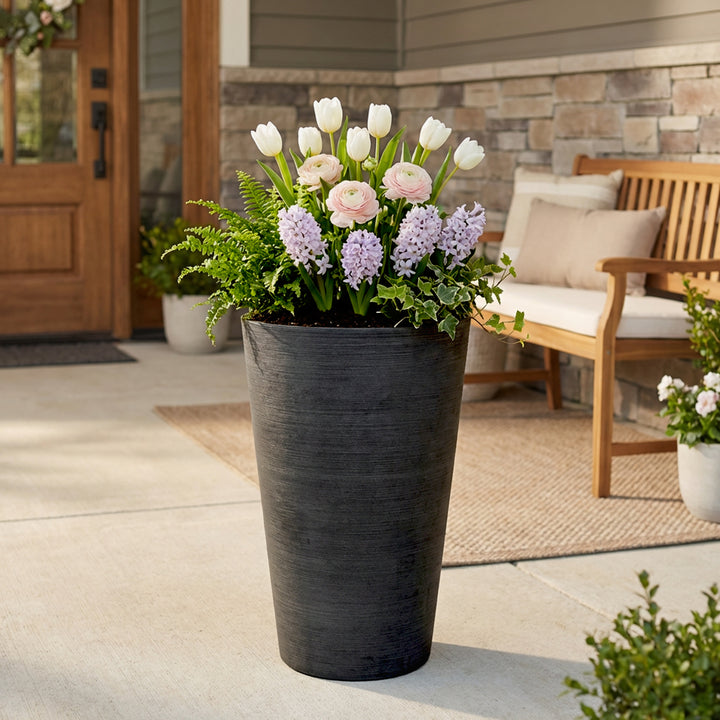 Round Planter with Elevated Plant Shelf