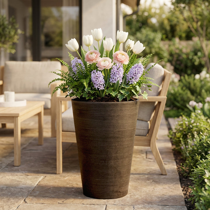 Round Planter with Elevated Plant Shelf