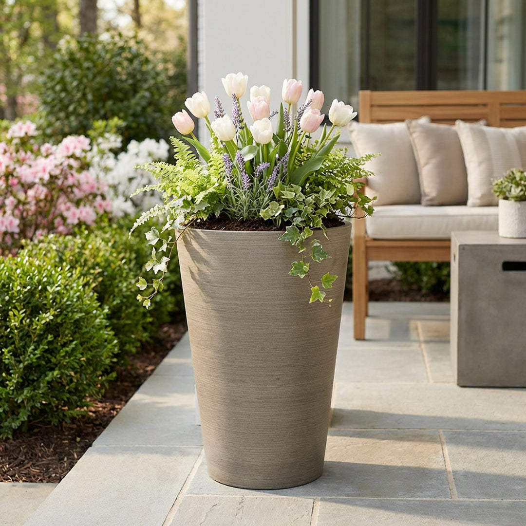 Round Planter with Elevated Plant Shelf