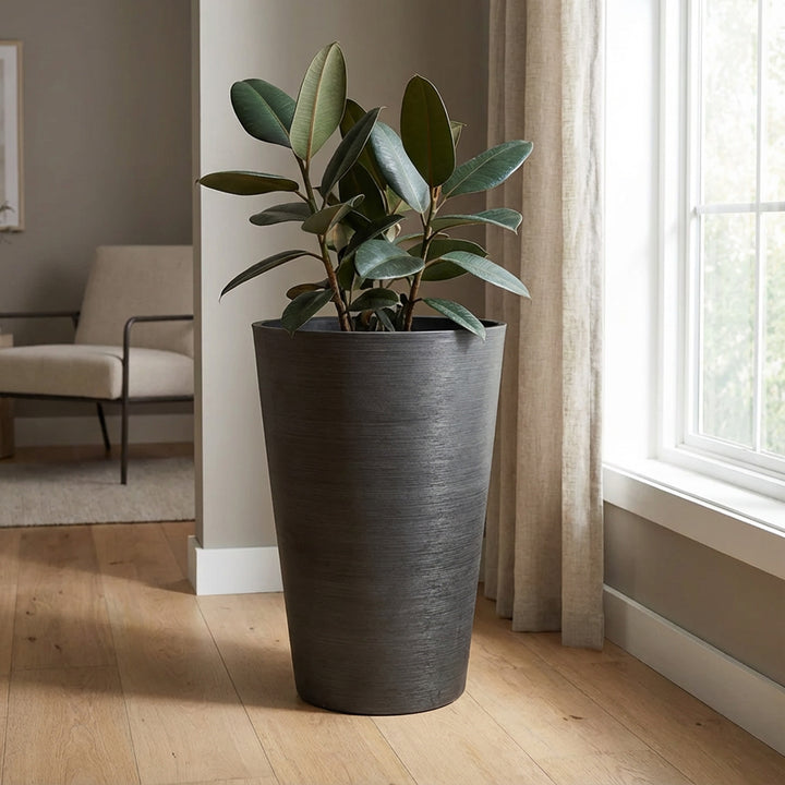 Round Planter with Elevated Plant Shelf
